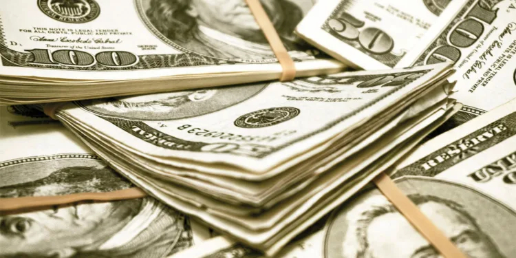 dolar-e-euro-encerram-pregao-em-alta