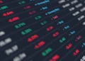 ibovespa-hoje-tem-alta-de-0,19%-e-fecha-acima-dos-135-mil-pontos
