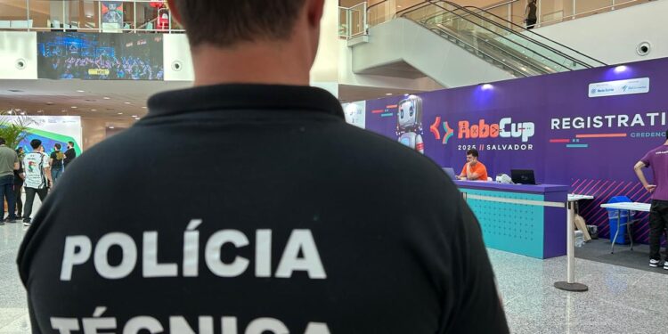 policia-tecnica-disponibiliza-unidade-movel-durante-evento-robocup-2025