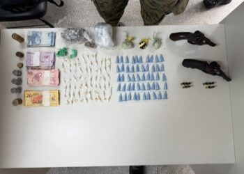 armas-e-drogas-sao-apreendidas-durante-operacao-conjunta-das-policias-militar-e-civil-em-senhor-do-bonfim-e-jaguarari
