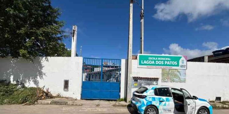 prefeitura-realiza-servico-de-manutencao-na-escola-lagoa-dos-patos