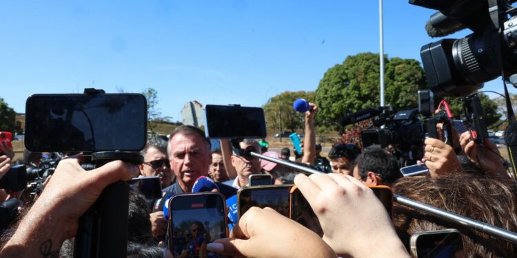 politicos-repercutem-operacao-policial-e-tornozeleira-em-bolsonaro