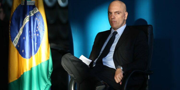 bolsonaro-fez-flagrante-confissao-de-obstrucao-de-justica,-diz-moraes