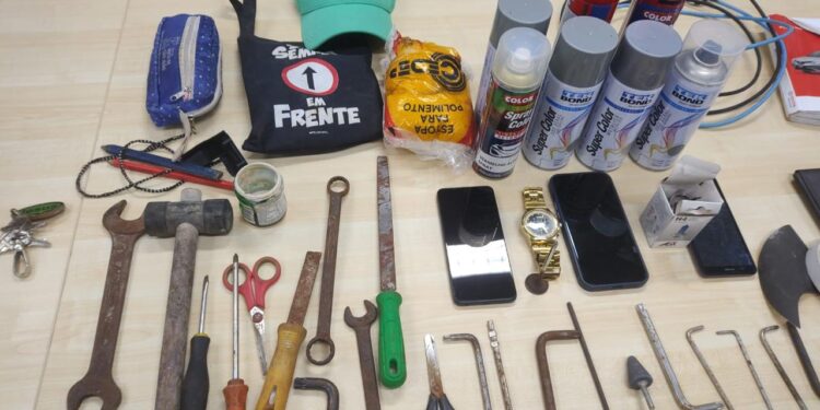 policia-civil-prende-dois-homens-suspeitos-de-integrarem-grupo-criminoso-especializado-em-roubo-de-veiculos