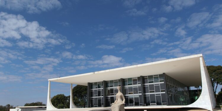 moraes-abre-apuracao-sobre-insider-trading-antes-de-tarifaco-de-trump