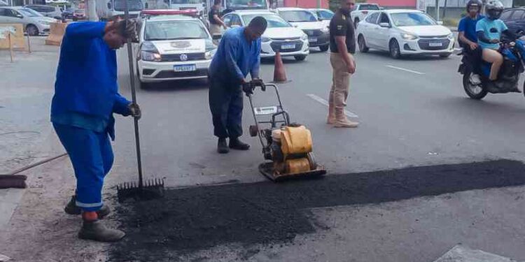 operacao-buraco-zero-segue-com-manutencao-viaria-na-estrada-do-coco