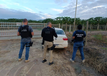 veiculo-roubado-e-recuperado-na-zona-rural-de-eunapolis