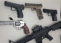 replicas-de-fuzil,-pistolas-e-revolver-sao-apreendidas-pela-pm-no-iapi