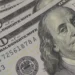 dolar-fecha-praticamente-estavel,-com-leve-alta-de-0,04%