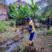 prefeitura-realiza-limpeza-manual-de-canal-em-vilas-do-atlantico-para-prevenir-alagamentos