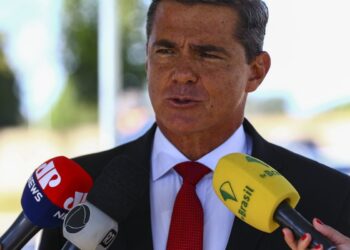 general-diz-que-visitou-acampamento-golpista-como-cidadao