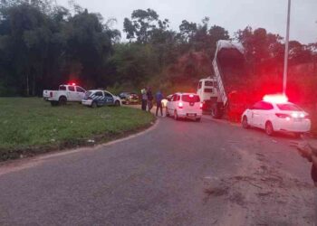 prefeitura-de-lauro-de-freitas-realiza-acao-conjunta-e-coibe-descarte-irregular-de-residuos-no-jambeiro