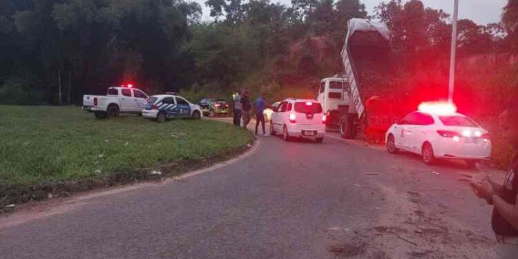 prefeitura-de-lauro-de-freitas-realiza-acao-conjunta-e-coibe-descarte-irregular-de-residuos-no-jambeiro