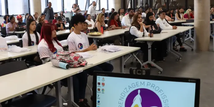 jovem-aprendiz-e-destaque-em-podcast-da-cni-sobre-formacao,-inclusao-e-mercado-de-trabalho