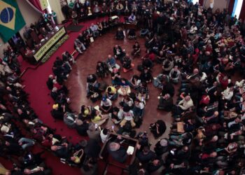 ato-na-usp-defende-soberania-nacional-diante-de-tarifaco-de-trump