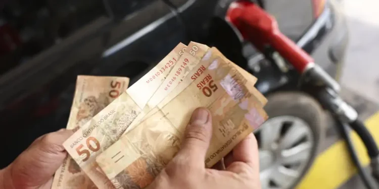 gasolina,-luz-e-passagens-aereas-pressionam-inflacao-em-grandes-cidades