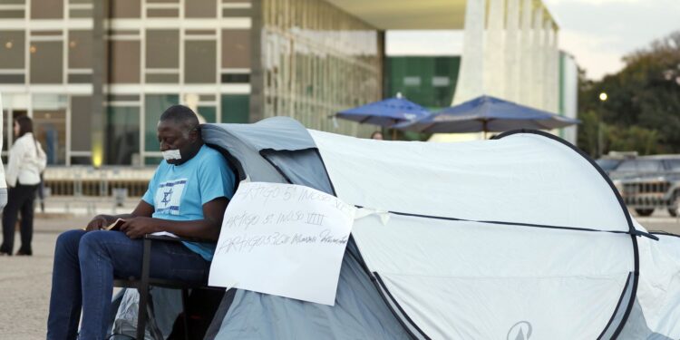 apos-ordem-de-moraes,-deputado-aliado-de-bolsonaro-deixa-acampamento