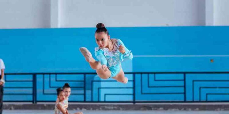 prefeita-prestigia-apresentacao-de-ginastica-ritmica-do-projeto-talentos-da-terra