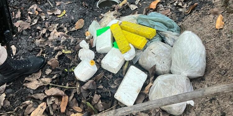 operacao-navalha-mira-nucleo-de-grupo-criminoso-e-apreende-mais-de-26-kg-de-drogas-em-eunapolis
