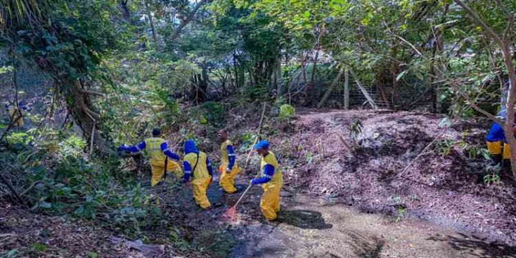 prefeitura-segue-com-acoes-de-limpeza-de-canal-e-manutencao-na-rede-de-drenagem