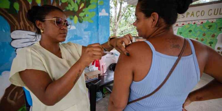 prefeitura-leva-acoes-de-saude-a-comunidade-de-quingoma
