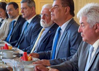 senadores-brasileiros-buscam-dialogo-sobre-tarifas-impostas-por-trump