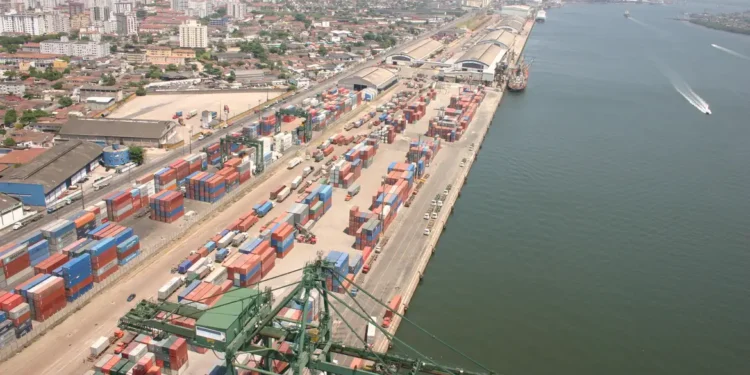 tarifaco:-brasil-pode-perder-r$-19-bilhoes-com-tarifa-dos-eua;-estados-do-sudeste-e-sul-lideram-prejuizos