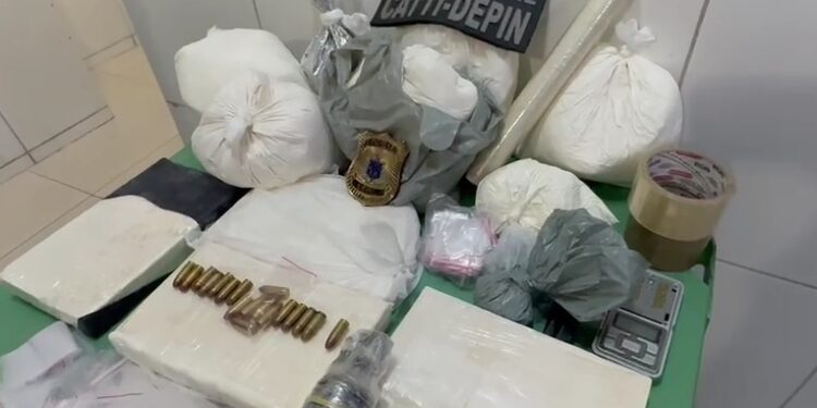 integrantes-de-grupo-criminoso-sao-presos-com-drogas,-municoes-e-granada-em-petrolina-(pe)
