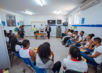 combate-ao-trafico-humano-e-tema-de-atividade-em-escola-municipal-de-lauro-de-freitas