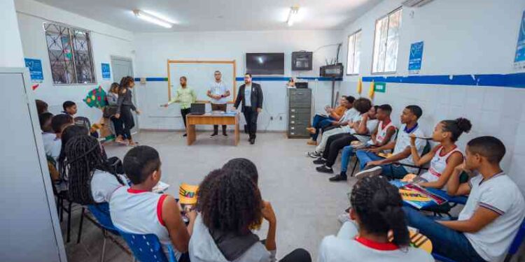 combate-ao-trafico-humano-e-tema-de-atividade-em-escola-municipal-de-lauro-de-freitas