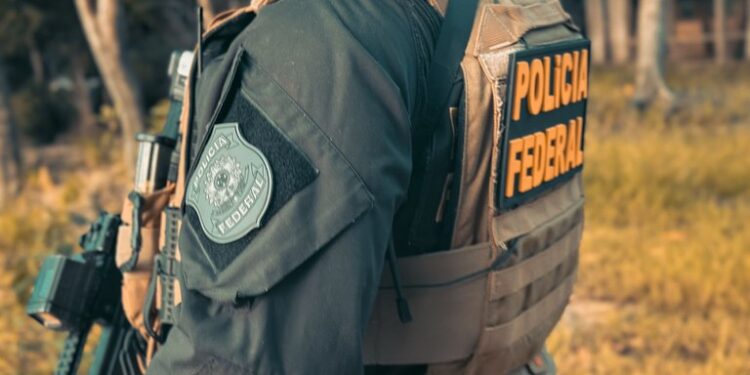 pf-deflagra-operacao-contra-trafico-de-drogas,-armas-e-lavagem-de-dinheiro