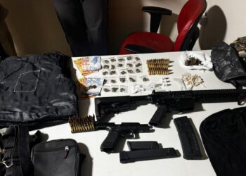 ficco-e-pm-apreendem-fuzil,-pistola,-municoes-e-drogas-em-ilheus