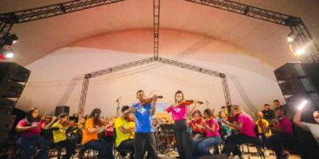 prefeita-debora-prestigia-apresentacoes-culturais-em-comemoracao-ao-aniversario-de-63-anos-de-lauro-de-freitas