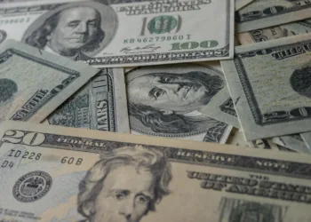 dolar-encerra-pregao-em-alta-de-0,19%