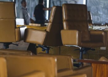 8/1:-stf-vota-para-condenar-homem-que-sentou-na-cadeira-de-moraes