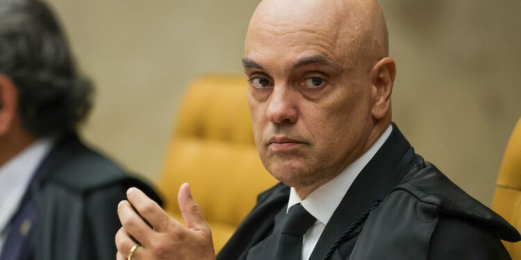 moraes-compara-atos-de-eduardo-bolsonaro-nos-eua-a-tentativa-de-golpe