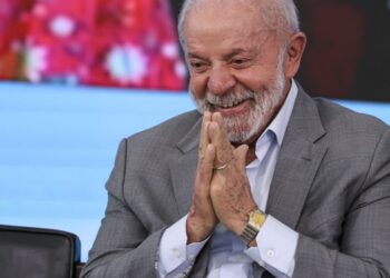 lula-descarta-desafiar-eua,-mas-diz-que-brasil-nao-e-republiqueta