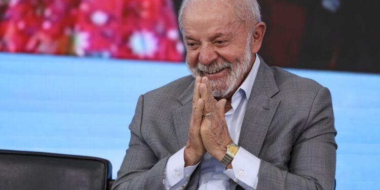 lula-descarta-desafiar-eua,-mas-diz-que-brasil-nao-e-republiqueta