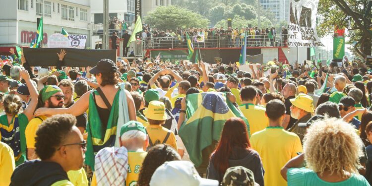 ato-em-sao-paulo-pede-anistia-a-bolsonaro-e-exalta-trump