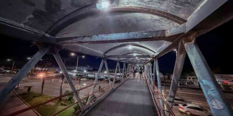 programa-municipal-instala-160-luminarias-em-led-nas-passarelas-da-estrada-do-coco