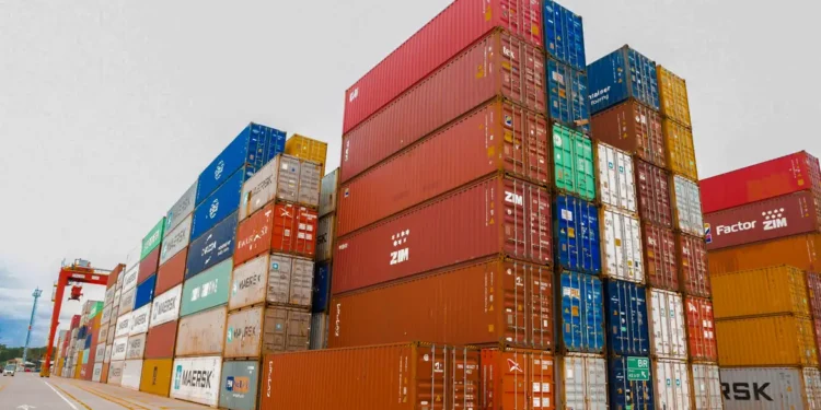 tarifaco-dos-eua-sobre-produtos-brasileiros-entra-em-vigor-e-pode-reduzir-precos-no-mercado-interno