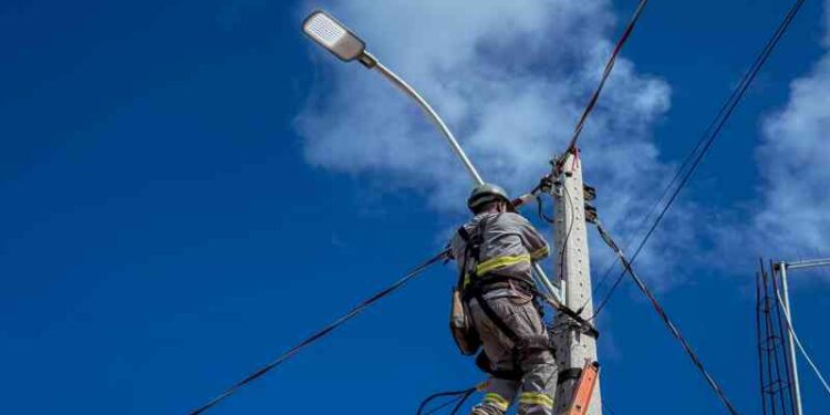 servico-de-troca-de-lampadas-pode-ser-solicitado-via-whatsapp