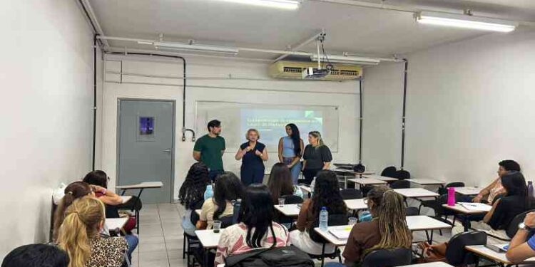 prefeitura-realiza-capacitacao-sobre-hanseniase-para-fisioterapeutas-da-rede-municipal-de-saude