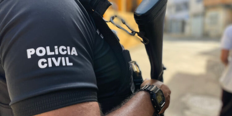 suspeita-de-aplicar-golpes-com-falsas-ofertas-de-emprego-e-presa-em-salvador