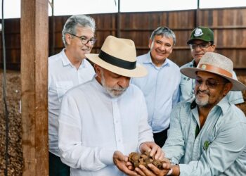 em-discurso-no-acre,-lula-critica-motim-de-parlamentares-da-oposicao