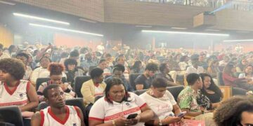 prefeitura-promove-acesso-a-cultura-e-leva-estudantes-da-eja-a-peca-torto-arado