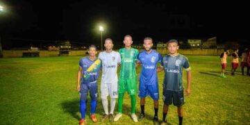 prefeita-realiza-entrega-de-uniformes-para-os-atletas-da-selecao-de-lauro-de-freitas