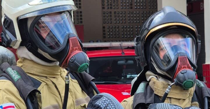 pai-bombeiro-vivencia-combate-ao-lado-da-filha-que-decidiu-seguir-a-mesma-carreira