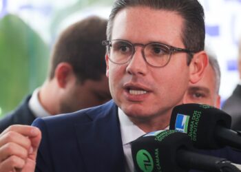 motta-envia-pedido-de-afastamento-de-14-deputados-apos-motim-na-camara