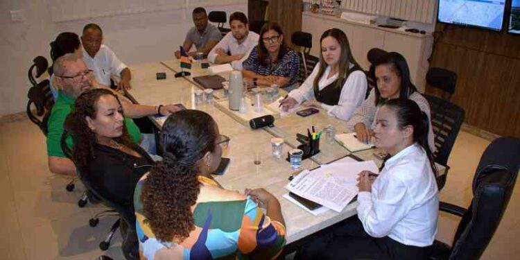 prefeita-debora-regis-se-reune-com-representantes-da-accabem-para-fortalecer-apoio-a-instituicao